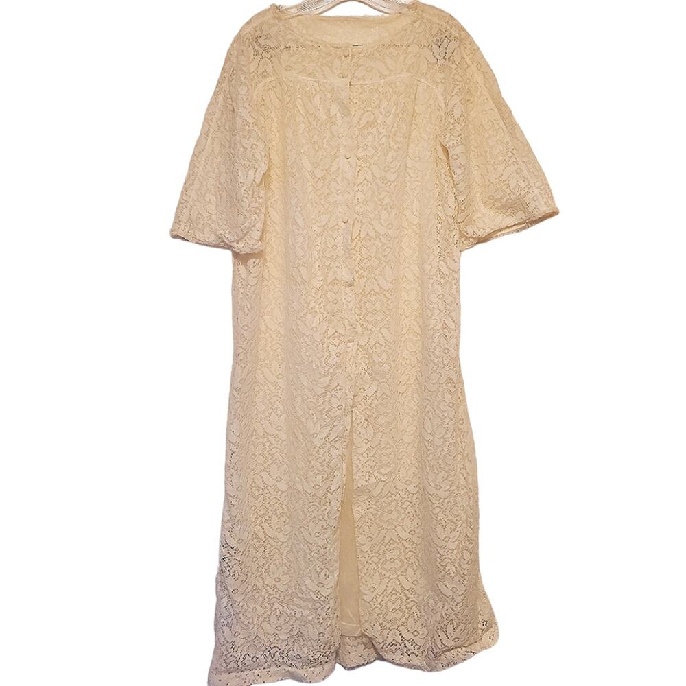 Size Medium HENSON KICKERNICK Vintage Cream Lace Robe Nightgown Housedress